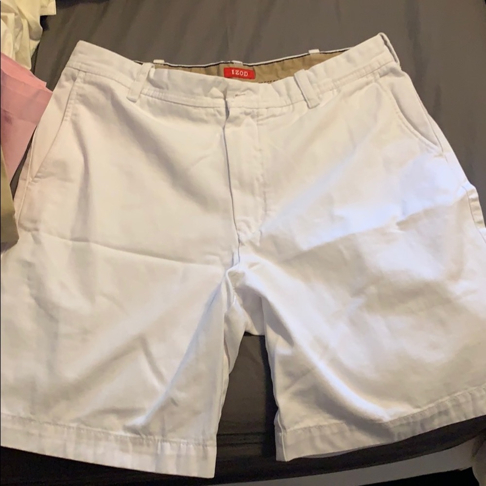 Izod khaki shorts